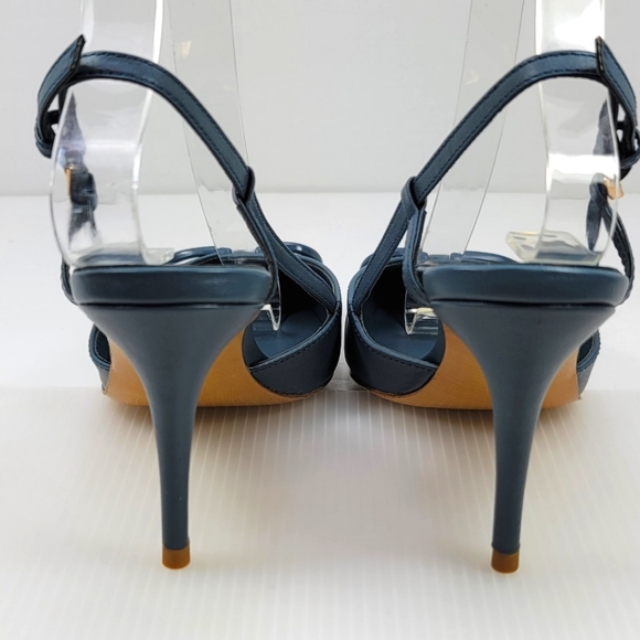 Garavani Valentino VLOGO SIGNATURE CALFSKIN SLINGBACK PUMP - 3" - Picture 4 of 11